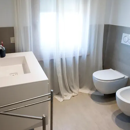 Casa Del Sole Sx - Numana, Meraviglioso Bilocale In Piazza Apartmán