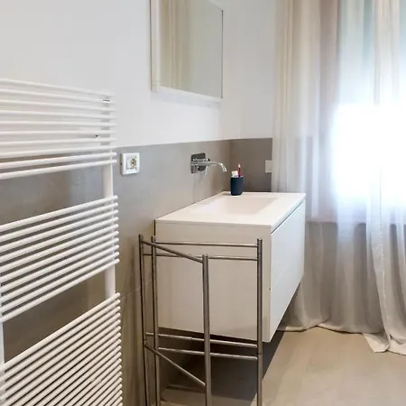 Casa Del Sole Sx - Numana, Meraviglioso Bilocale In Piazza * Numana