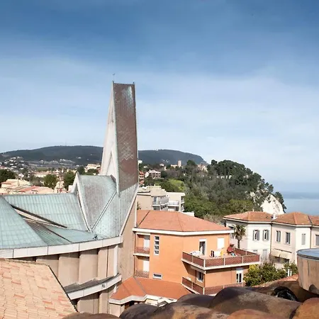Casa Del Sole Sx - Numana, Meraviglioso Bilocale In Piazza Apartmán